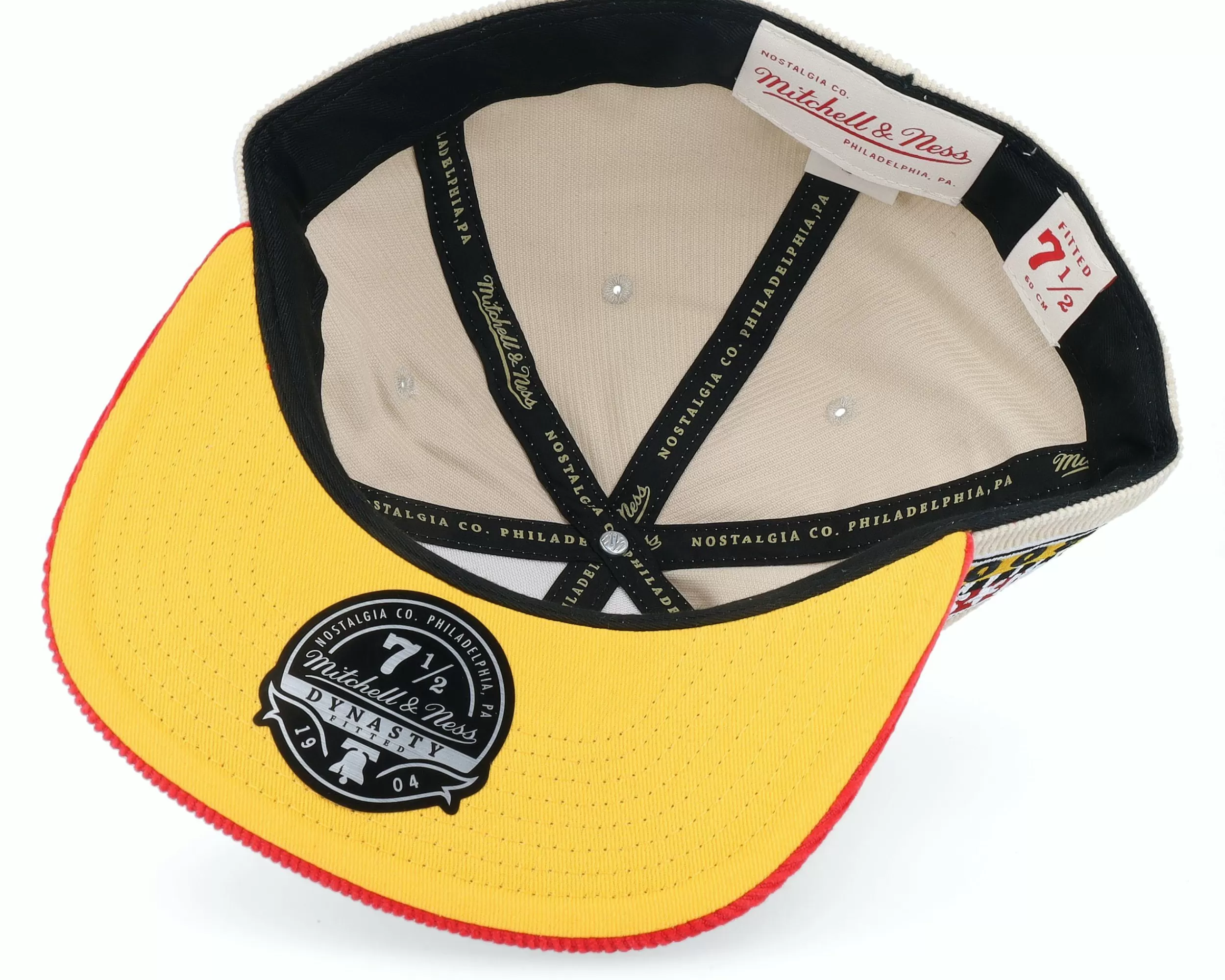 Mitchell & Ness Atlanta Hawks Team Cord Off White/Red Fitted - -Unisex Fitted