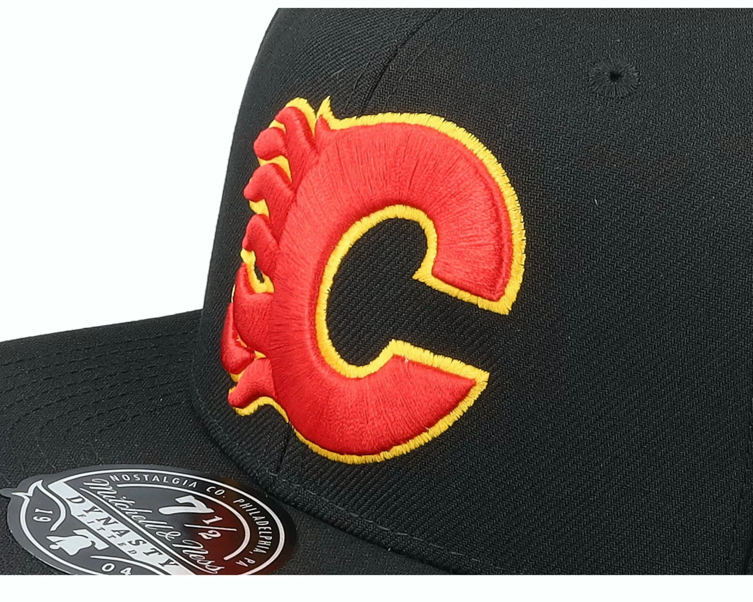 Mitchell & Ness Calgary Flames Vintage Black Fitted - -Unisex Fitted