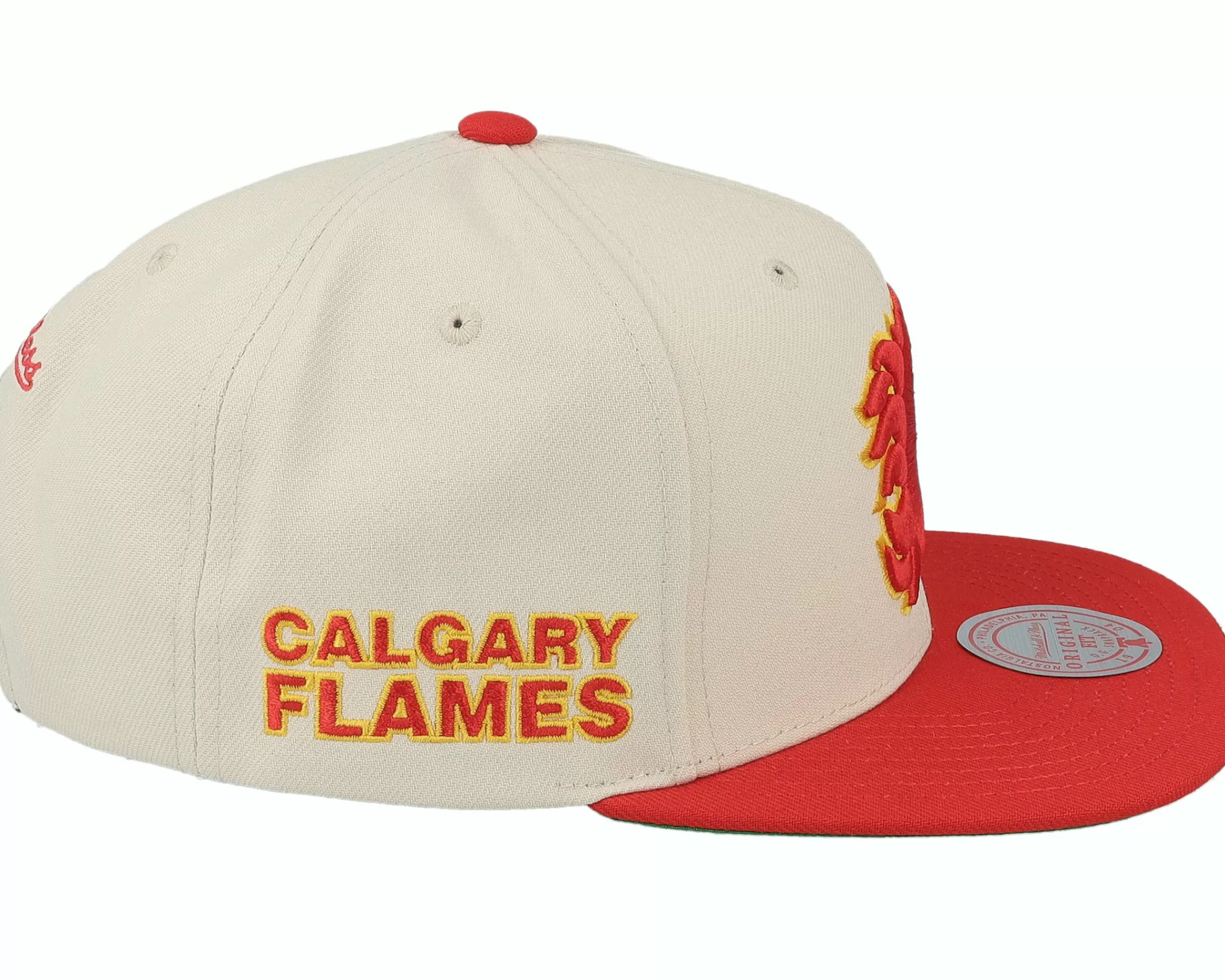 Mitchell & Ness Calgary Flames Vintage Off White Snapback - -Unisex Snapback