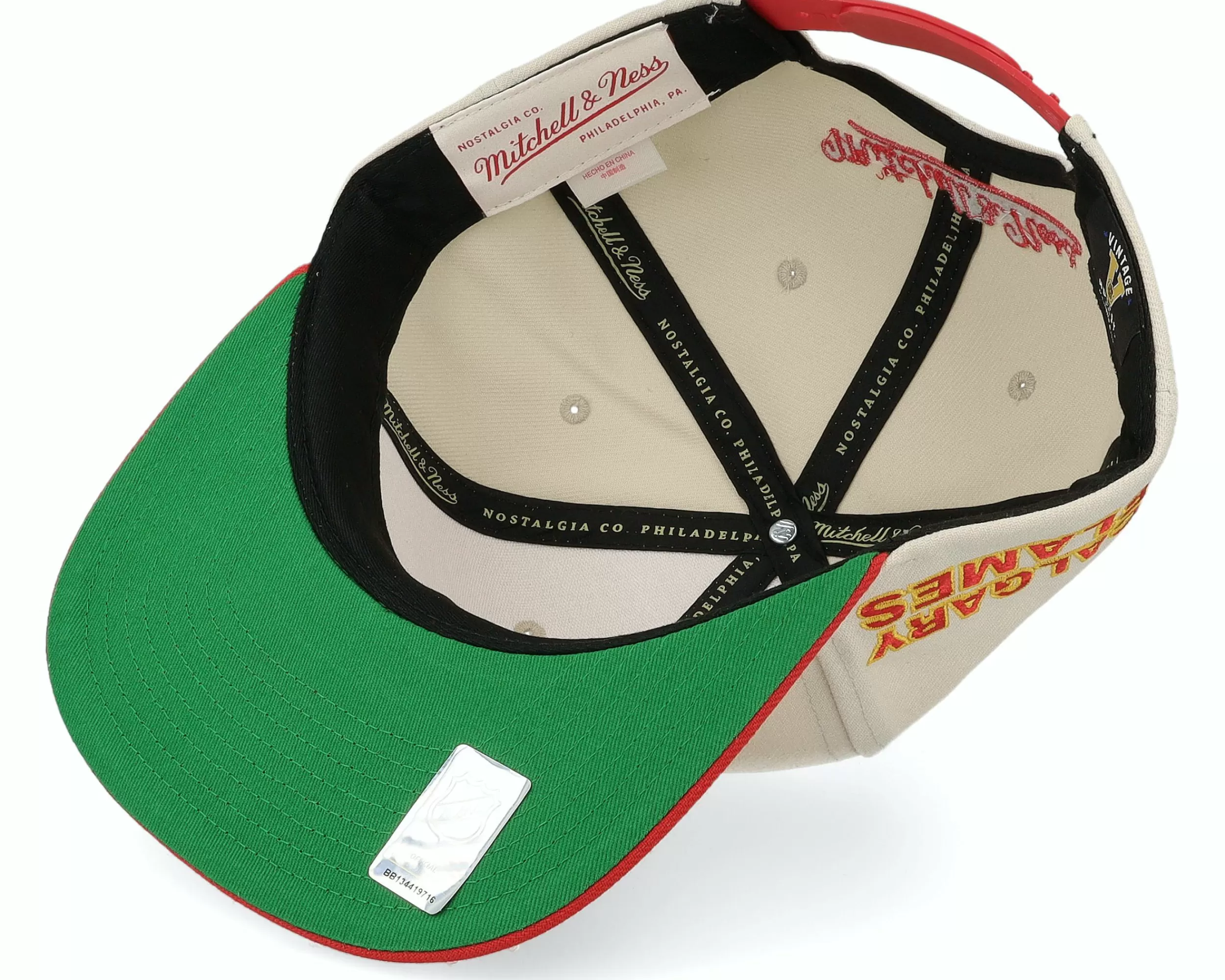 Mitchell & Ness Calgary Flames Vintage Off White Snapback - -Unisex Snapback