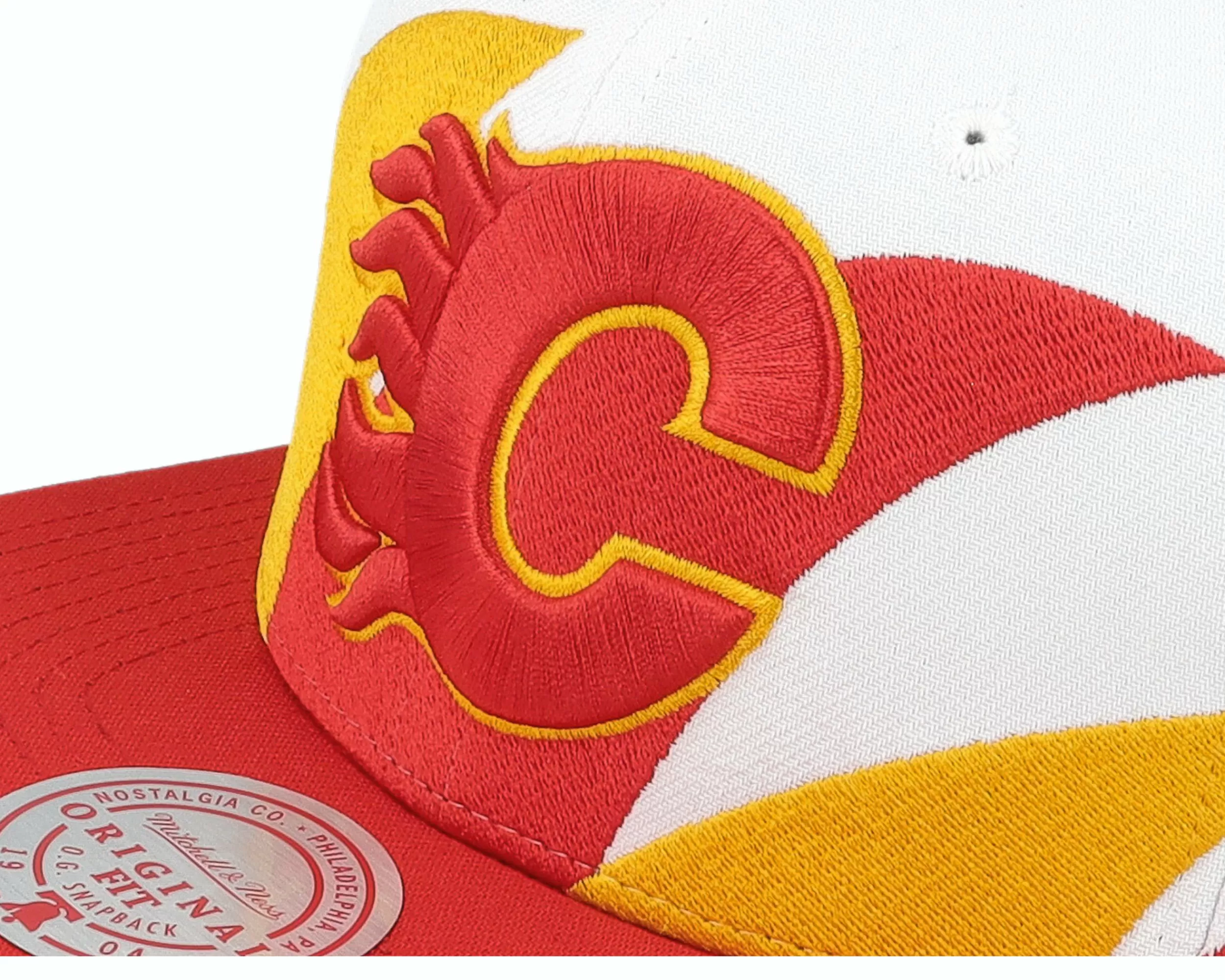 Mitchell & Ness Calgary Flames Vintage Sharktooth White/Red Snapback - -Unisex Snapback