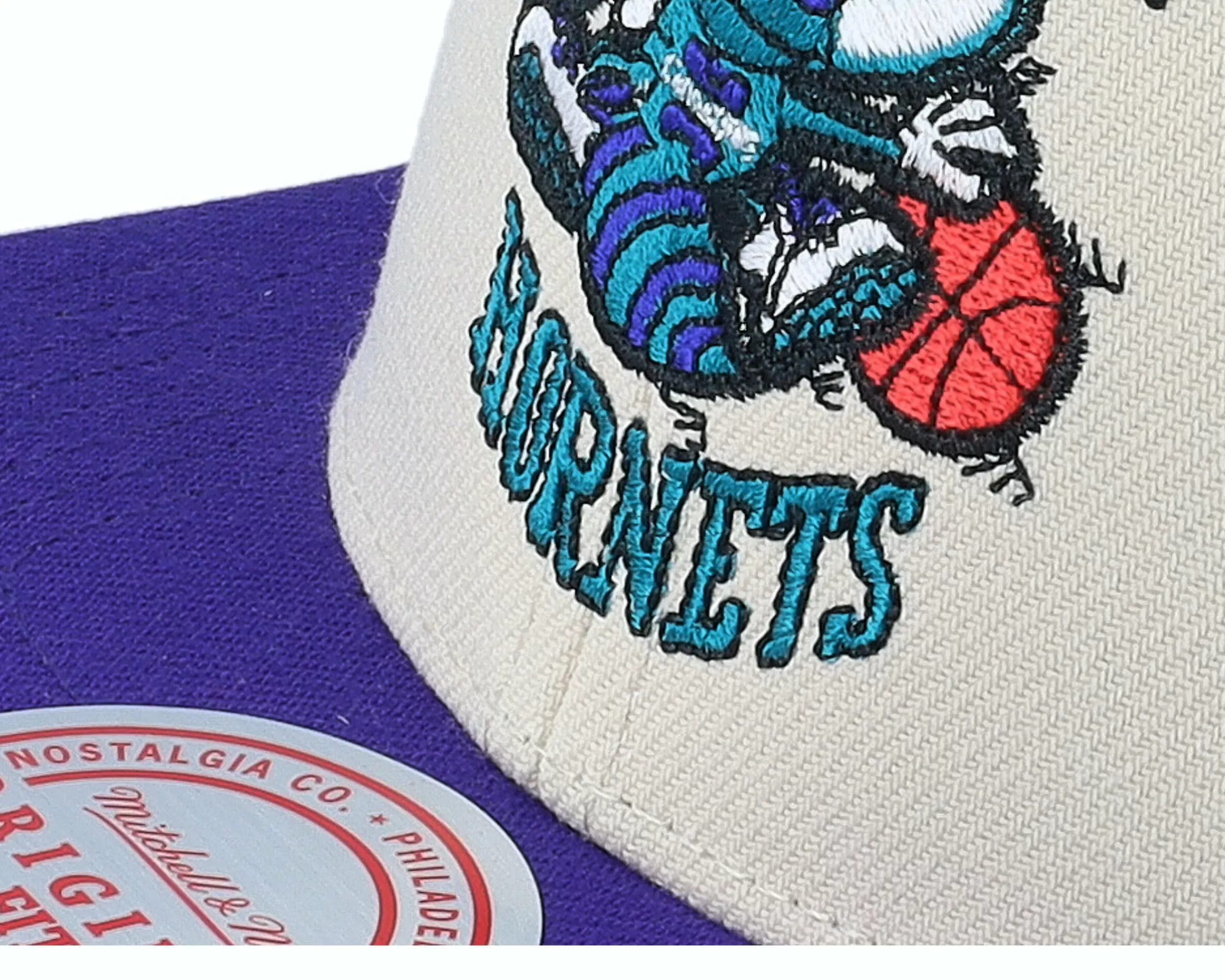 Mitchell & Ness Charlotte Hornets Sail Two Tone Hwc Off White/Purple Snapback - -Unisex Snapback