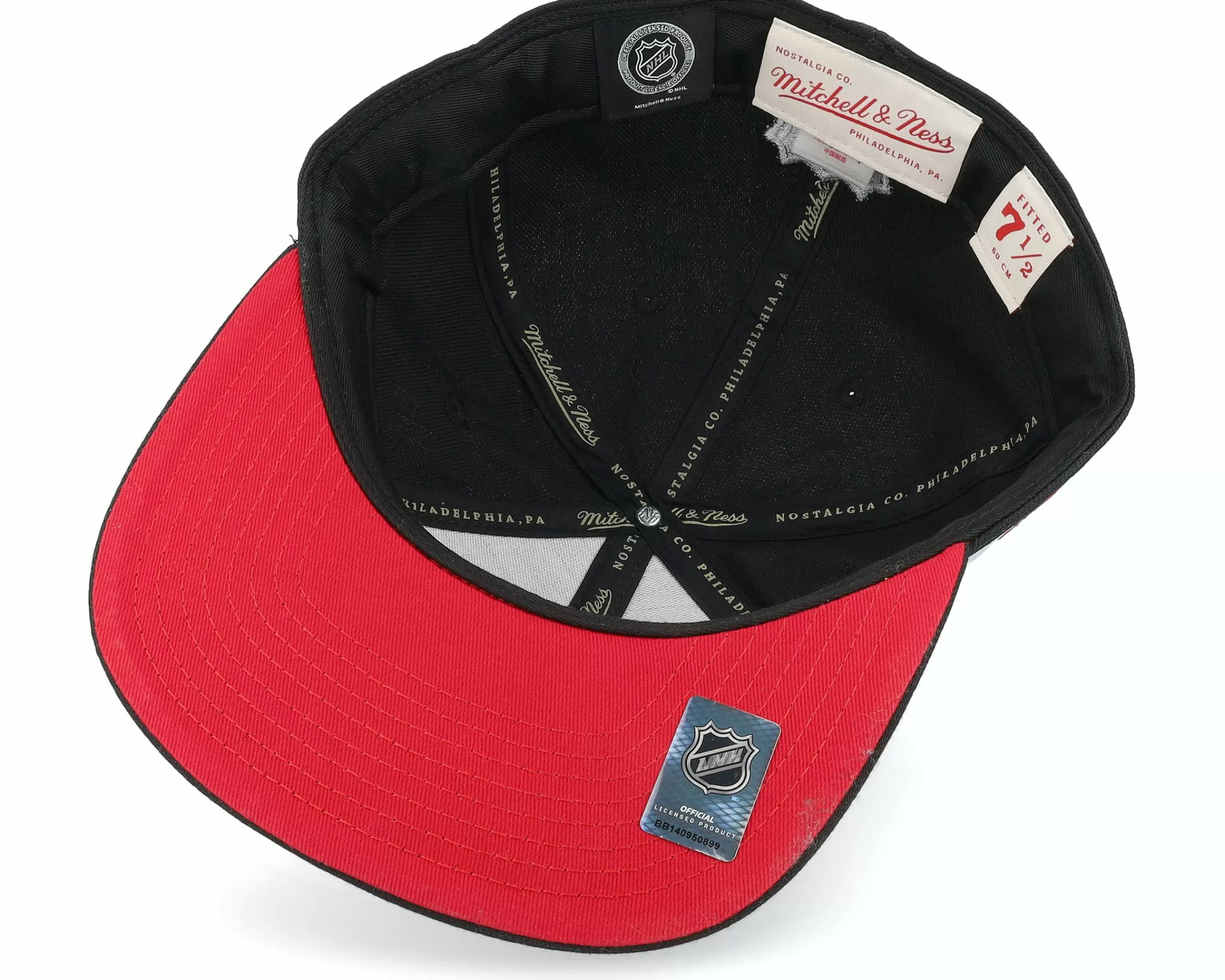 Mitchell & Ness Chicago Blackhawks Vintage Black Fitted - -Unisex Fitted