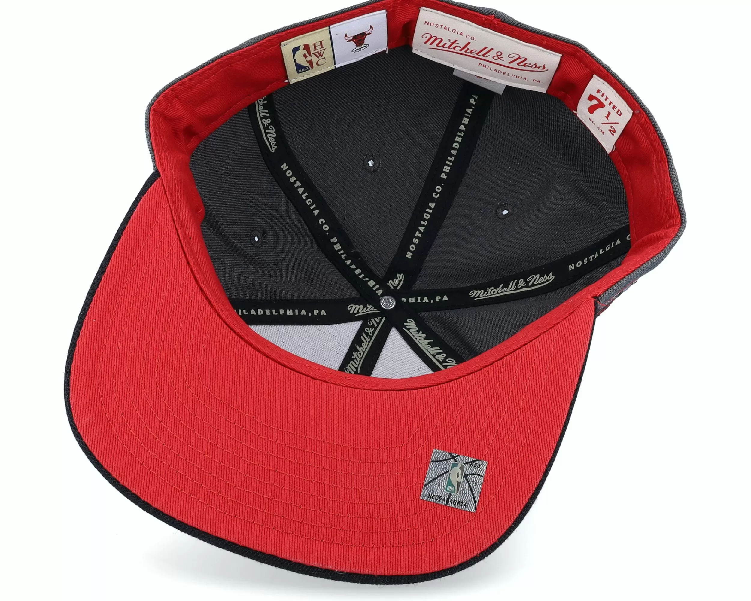 Mitchell & Ness Chicago Bulls Born And Bred Grey/Black Fitted - -Unisex Fitted