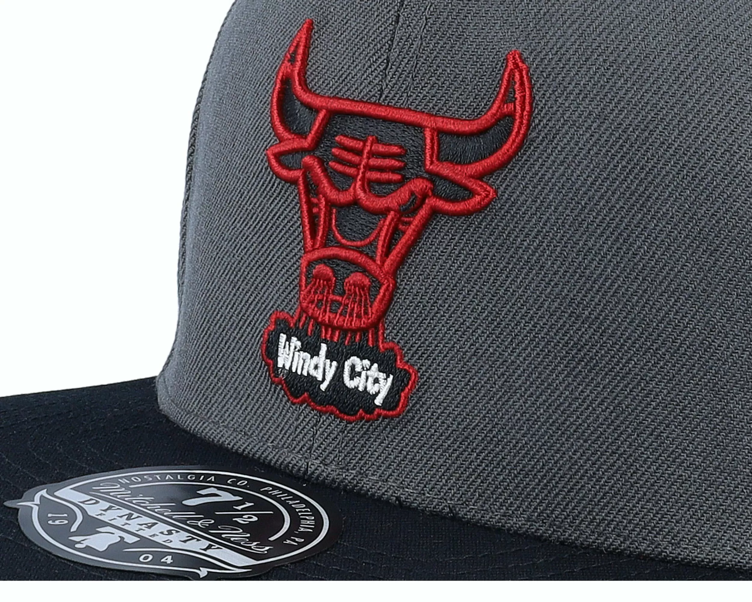 Mitchell & Ness Chicago Bulls Born And Bred Grey/Black Fitted - -Unisex Fitted