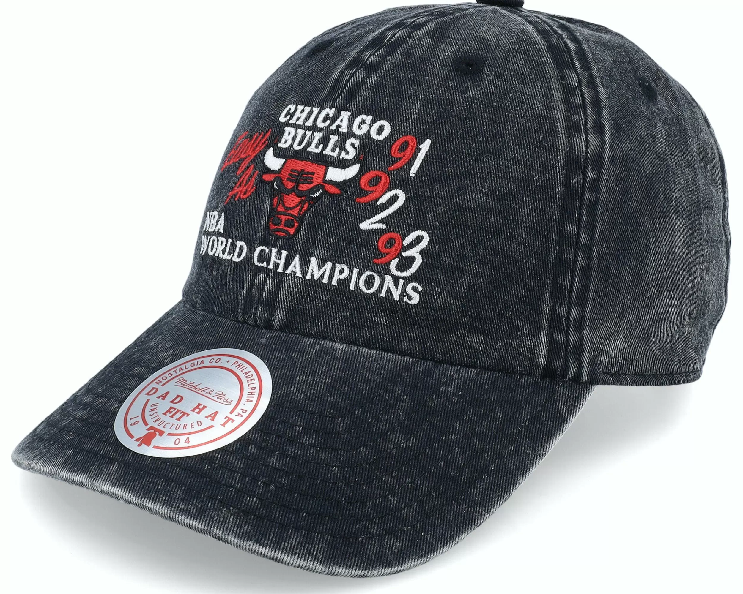Mitchell & Ness Chicago Bulls Stone Washed Champions Black Dad Cap - -Unisex Dad Cap
