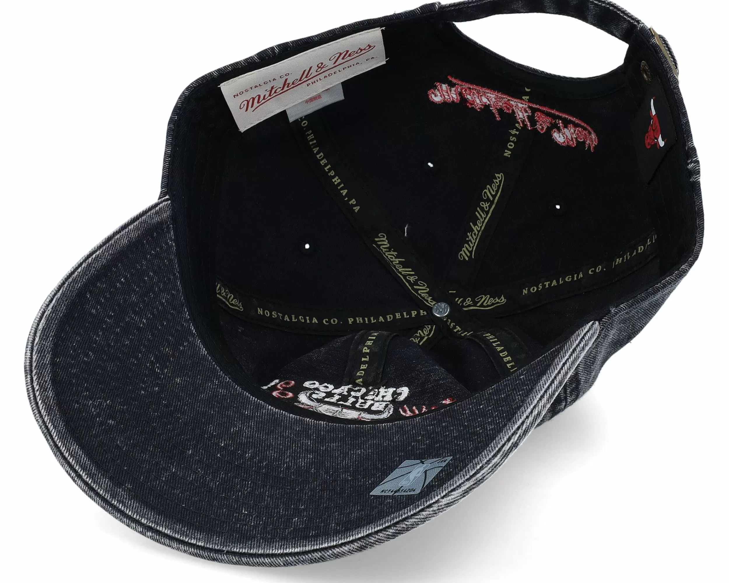 Mitchell & Ness Chicago Bulls Stone Washed Champions Black Dad Cap - -Unisex Dad Cap