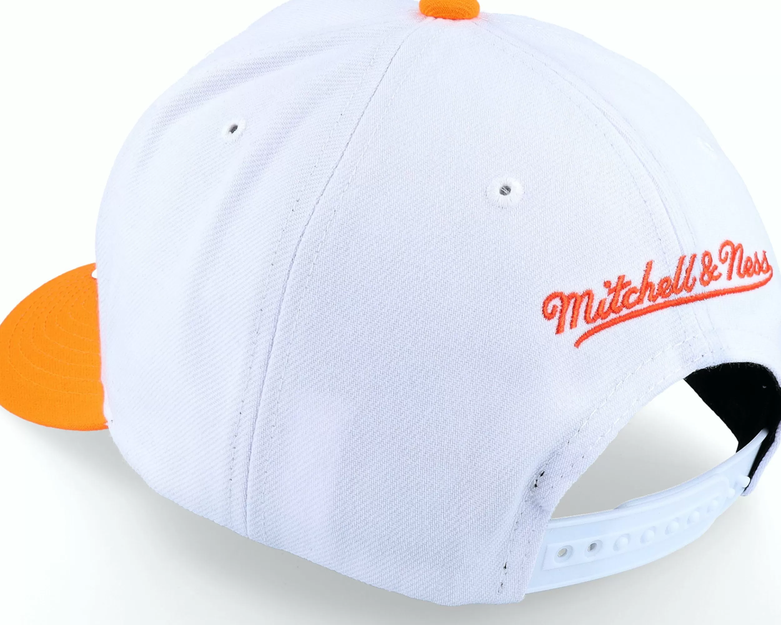 Mitchell & Ness Cleveland Cavaliers Team 2 Tone 2.0 Pro White Adjustable - -Unisex Adjustable