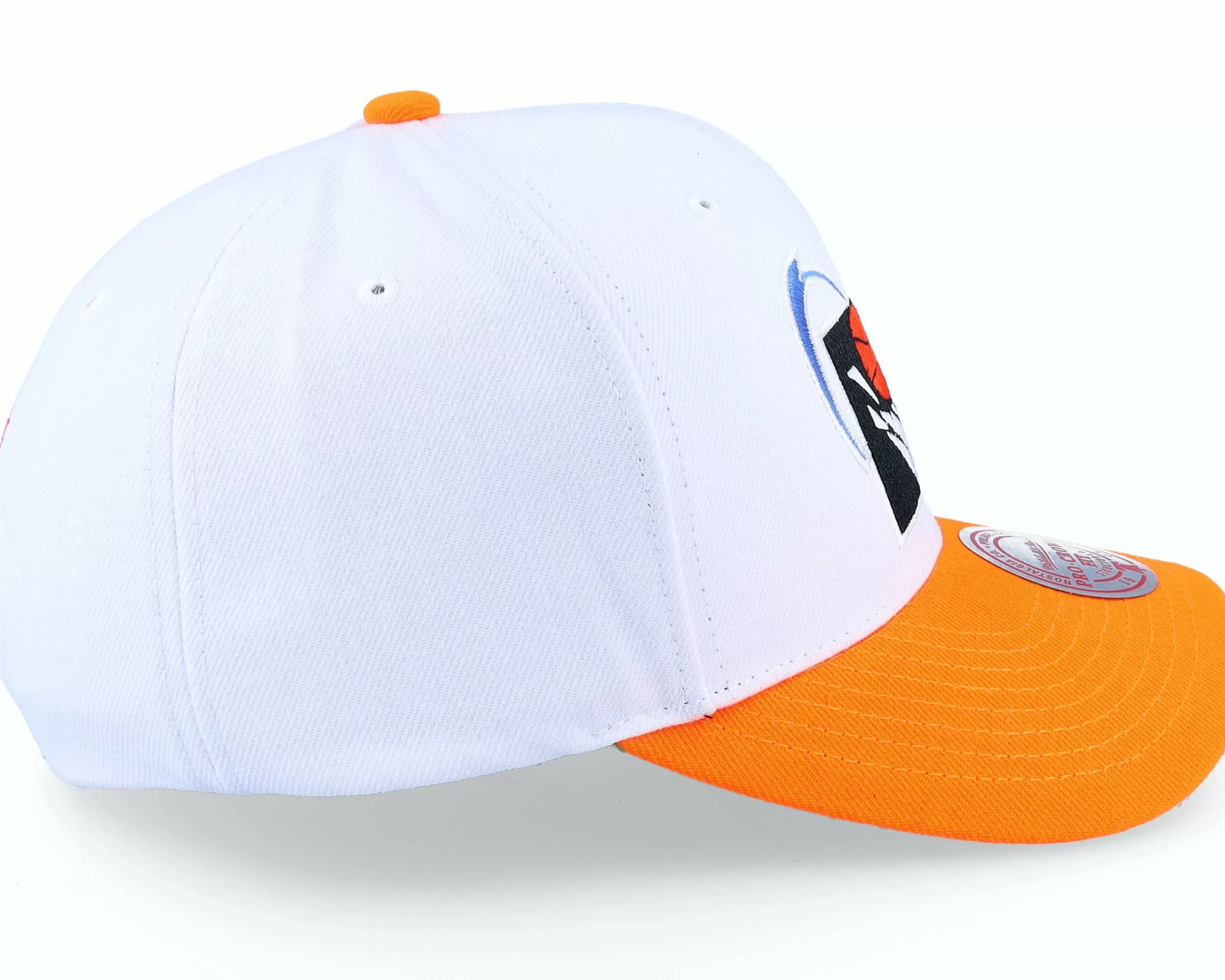 Mitchell & Ness Cleveland Cavaliers Team 2 Tone 2.0 Pro White Adjustable - -Unisex Adjustable