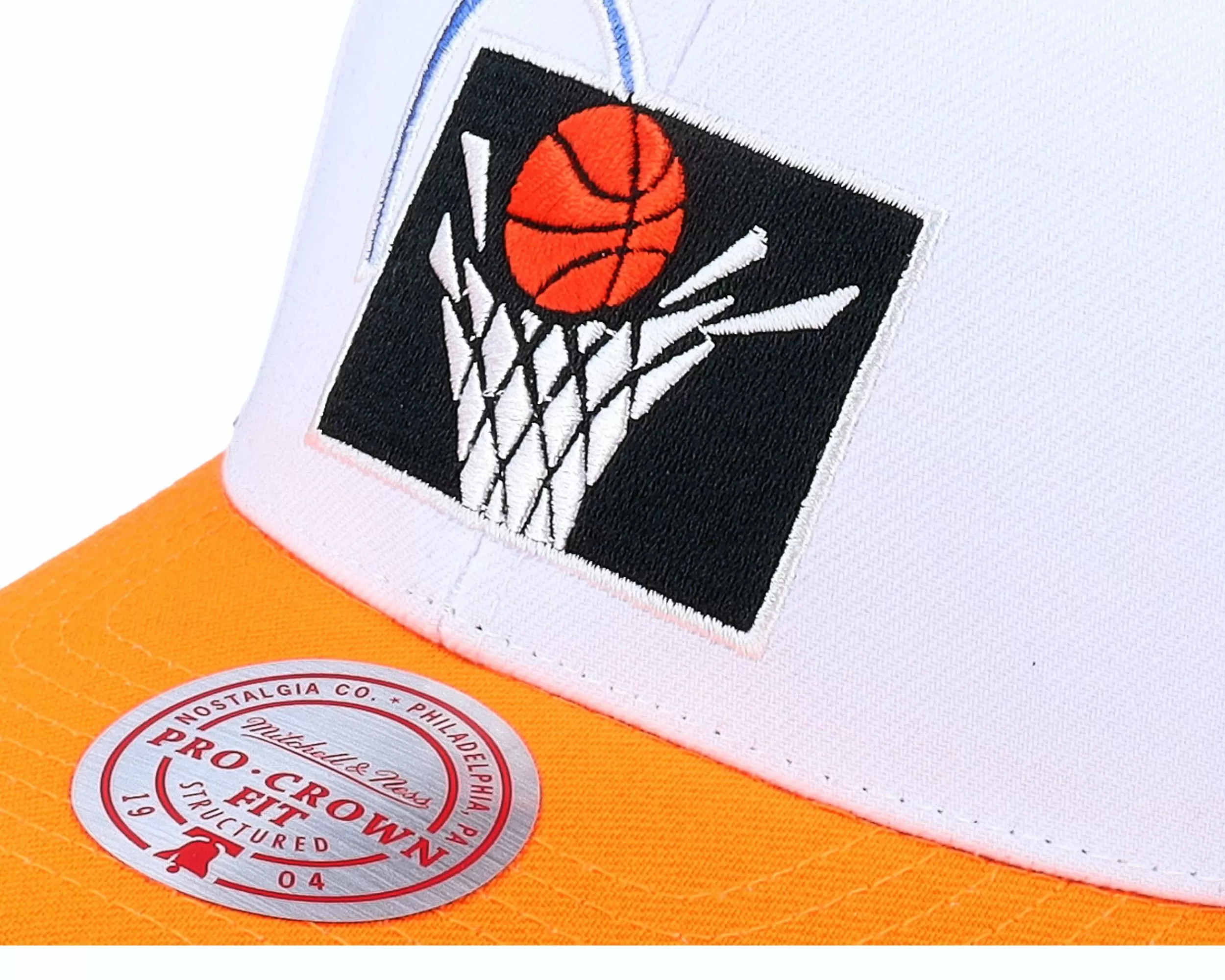 Mitchell & Ness Cleveland Cavaliers Team 2 Tone 2.0 Pro White Adjustable - -Unisex Adjustable