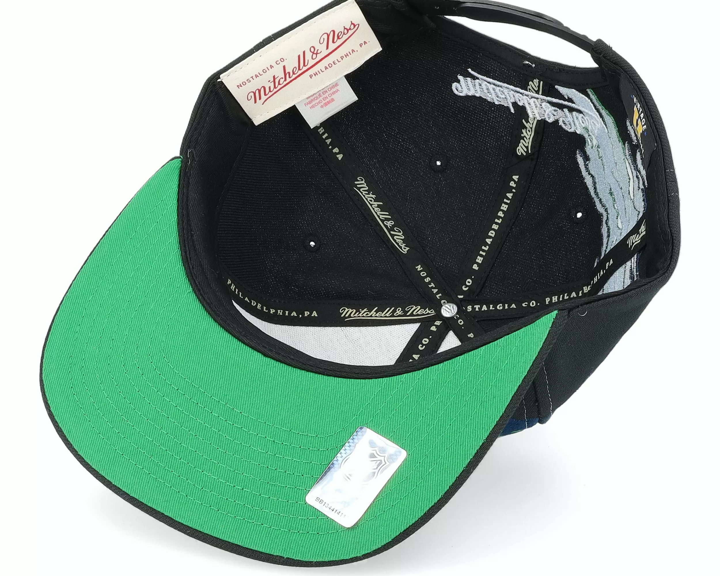Mitchell & Ness Hartford Whalers Vintage Paintbrush Black Snapback - -Unisex Snapback