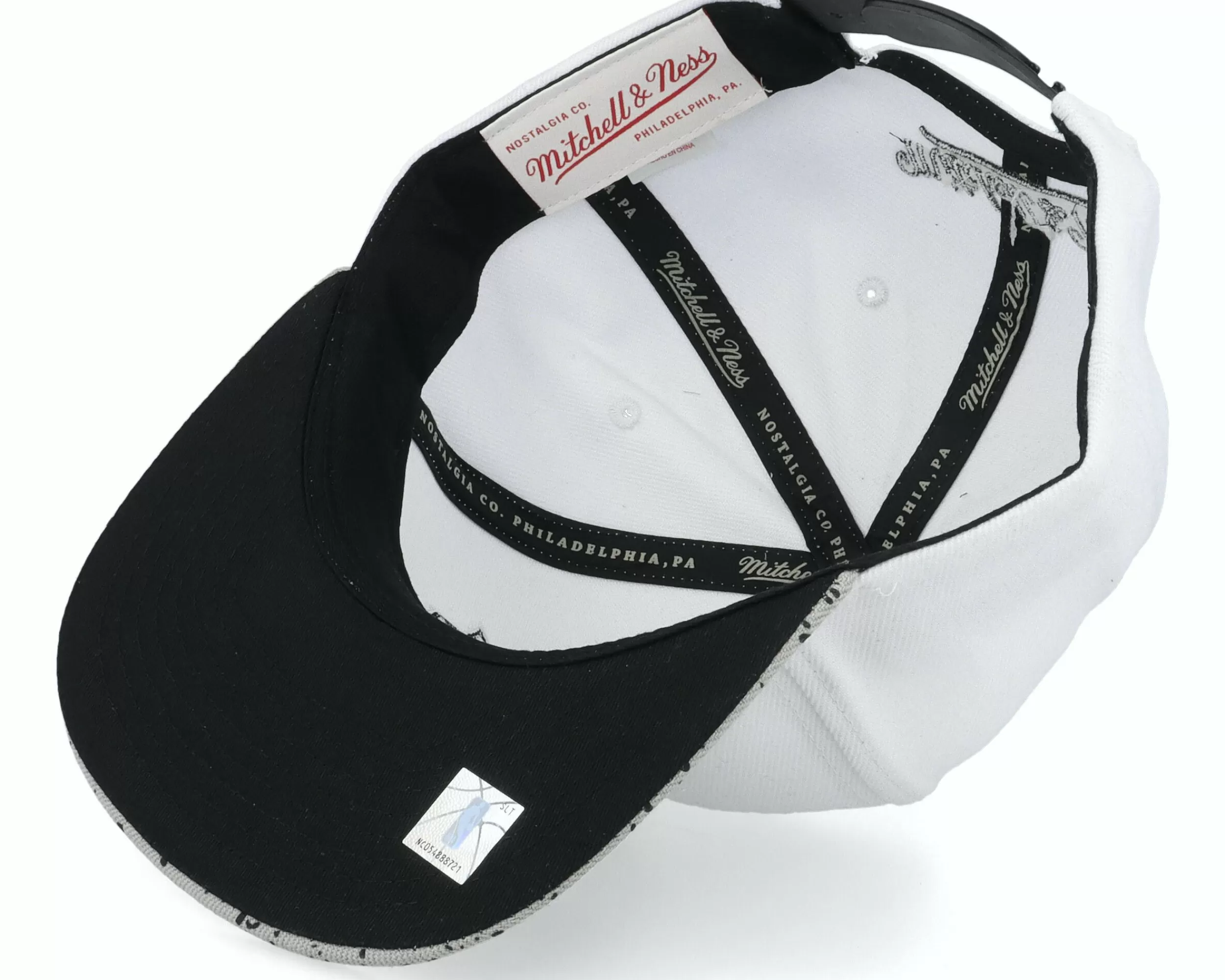 Mitchell & Ness New York Knicks Cement Top White/Silver Snapback - -Unisex Snapback