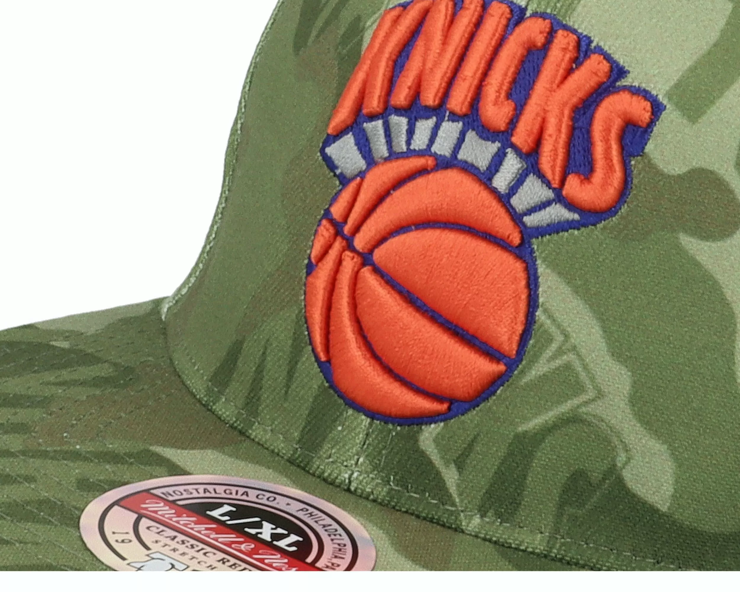 Mitchell & Ness New York Knicks Tonal Camo Stretch Green Camo Fitted - -Unisex Fitted