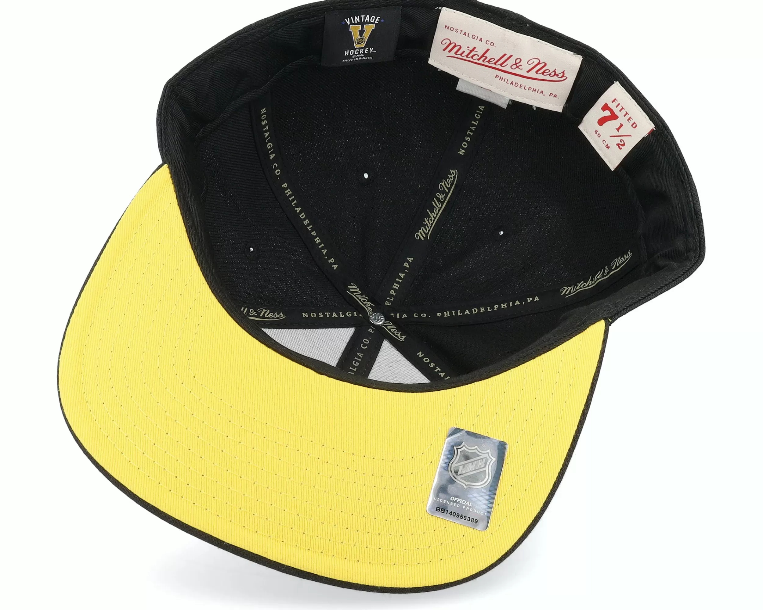 Mitchell & Ness Pittsburgh Penguins Vintage Black Fitted - -Unisex Fitted