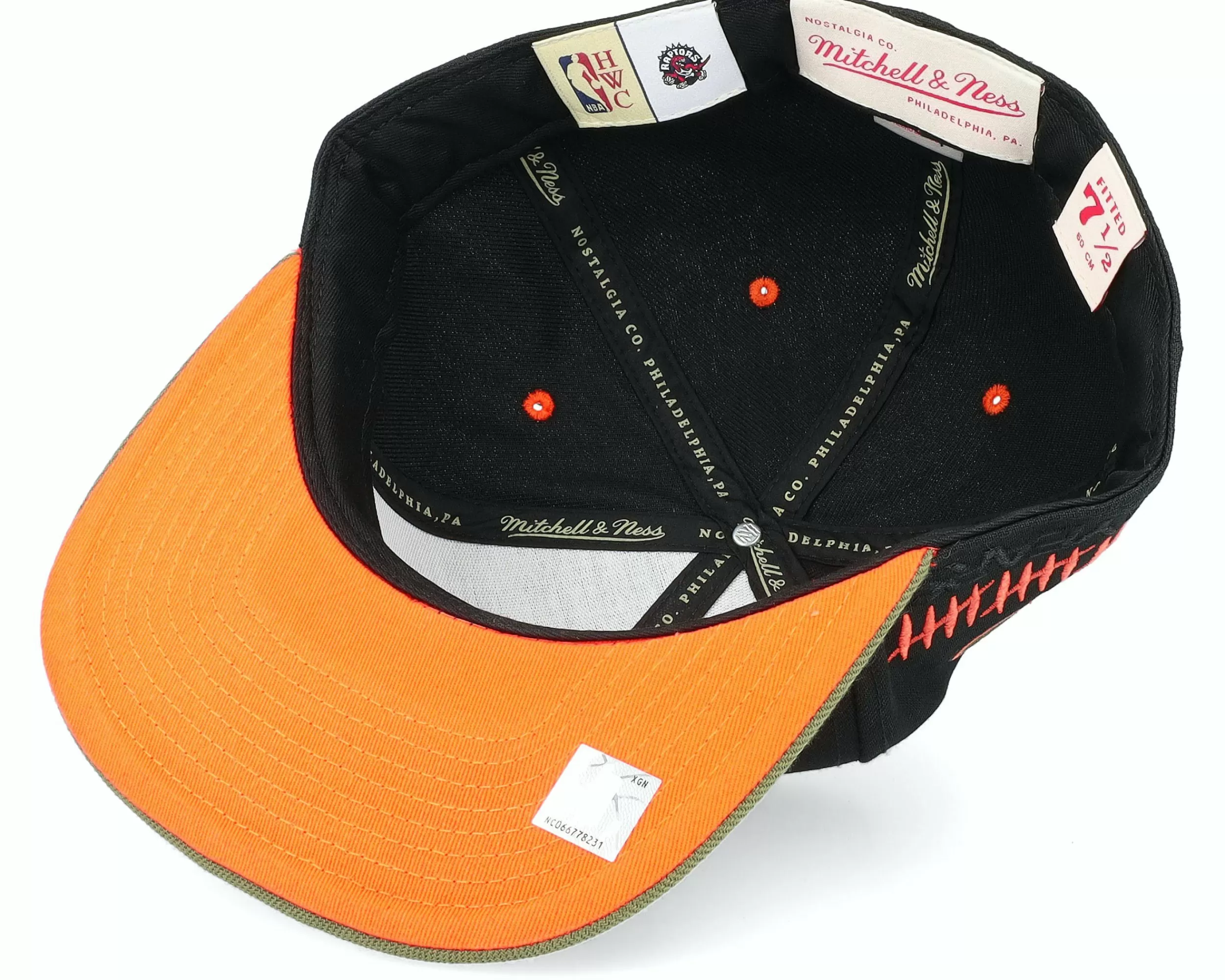 Mitchell & Ness Toronto Raptors Take Flight Black/Green Fitted - -Unisex Fitted